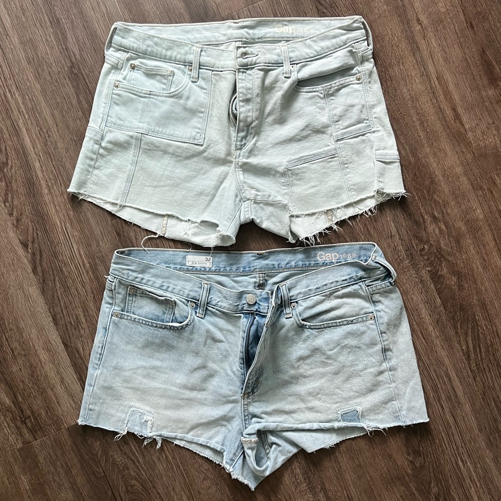 2 pairs of gap shorts